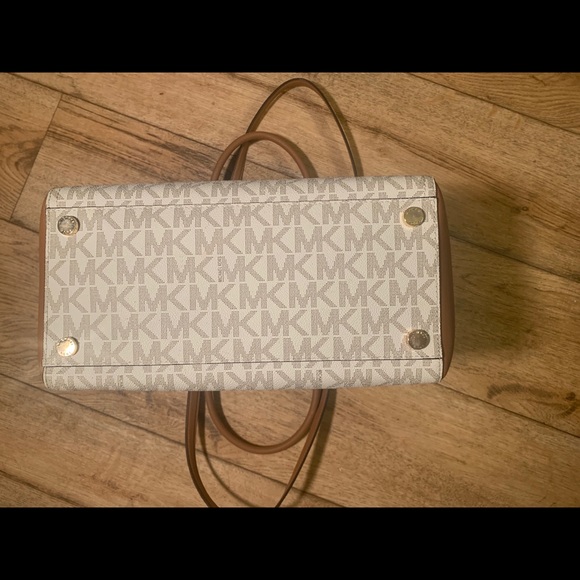 SOLD Michael Kors purse - Picture 6 of 12